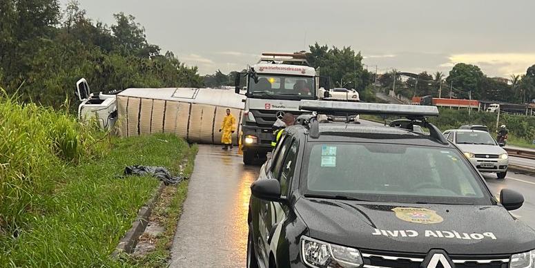 Produto foi localizado no interior de um caminhão que tombou na BR-262 e em uma caminhonete (Divulgação/Polícia Civil)