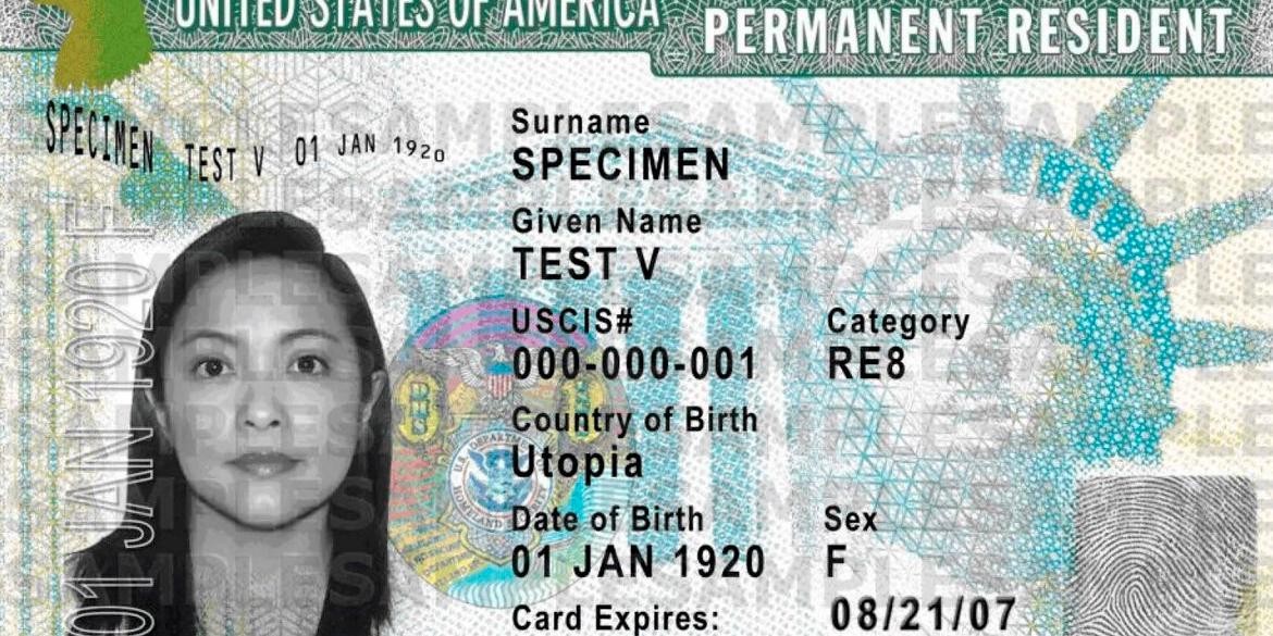 Documento permite residência permanente nos Estados Unidos (Reprodução/US Immigration Team)