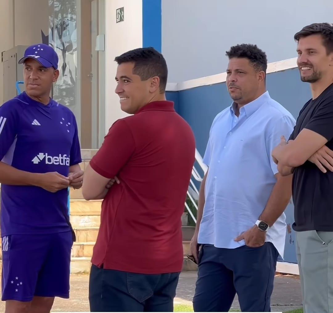 Ronaldo acompanha treino do Cruzeiro antes do jogo contra o Santos (Reprodução / Instagram Cruzeiro)