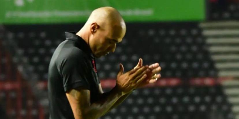 Técnico Roger Silva celebra vitória do Pouso Alegre (Divulgação/Pouso Alegre)