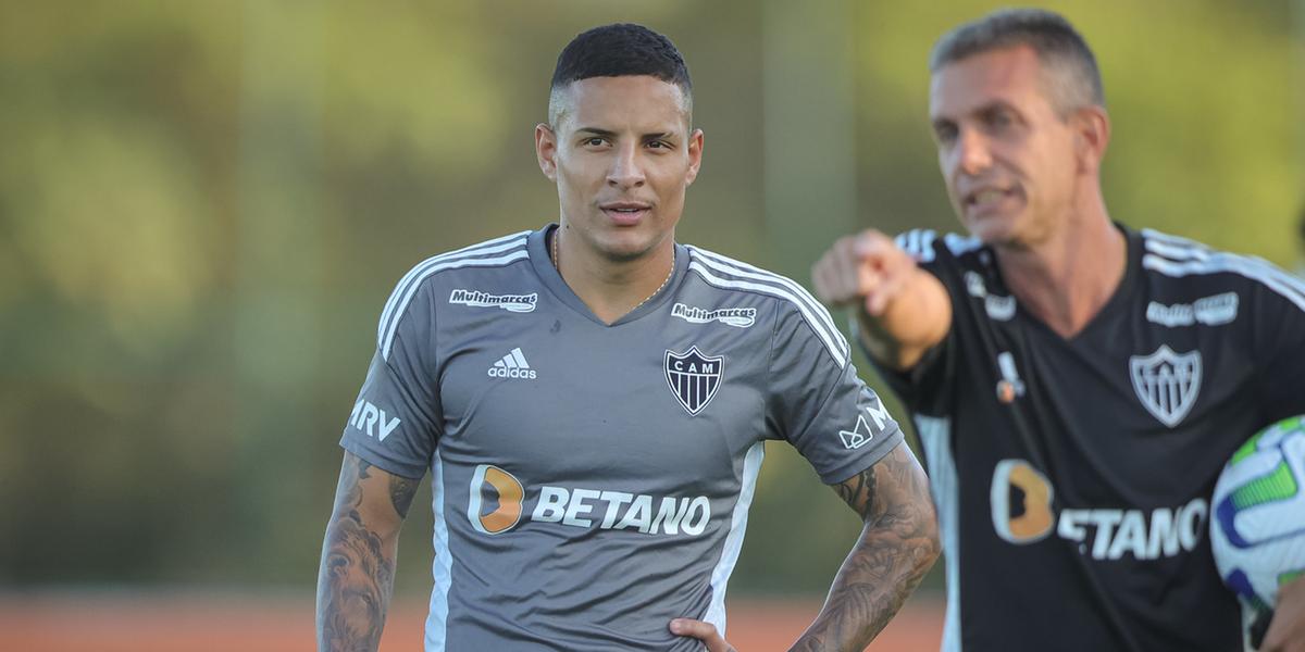 Arana já treina com os companheiros há algumas semanas e agora pode voltar a jogar oficialmente (Pedro Souza/Atlético)