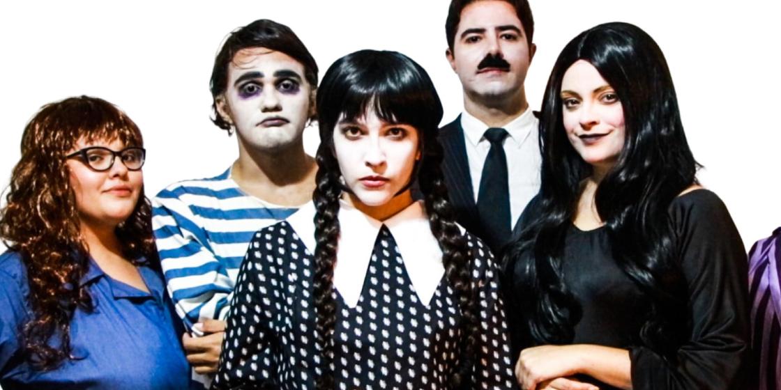 O espetáculo explora a adolescência de Wandinha na Academia Nevermore (Divulgação/Teatro do Minas)