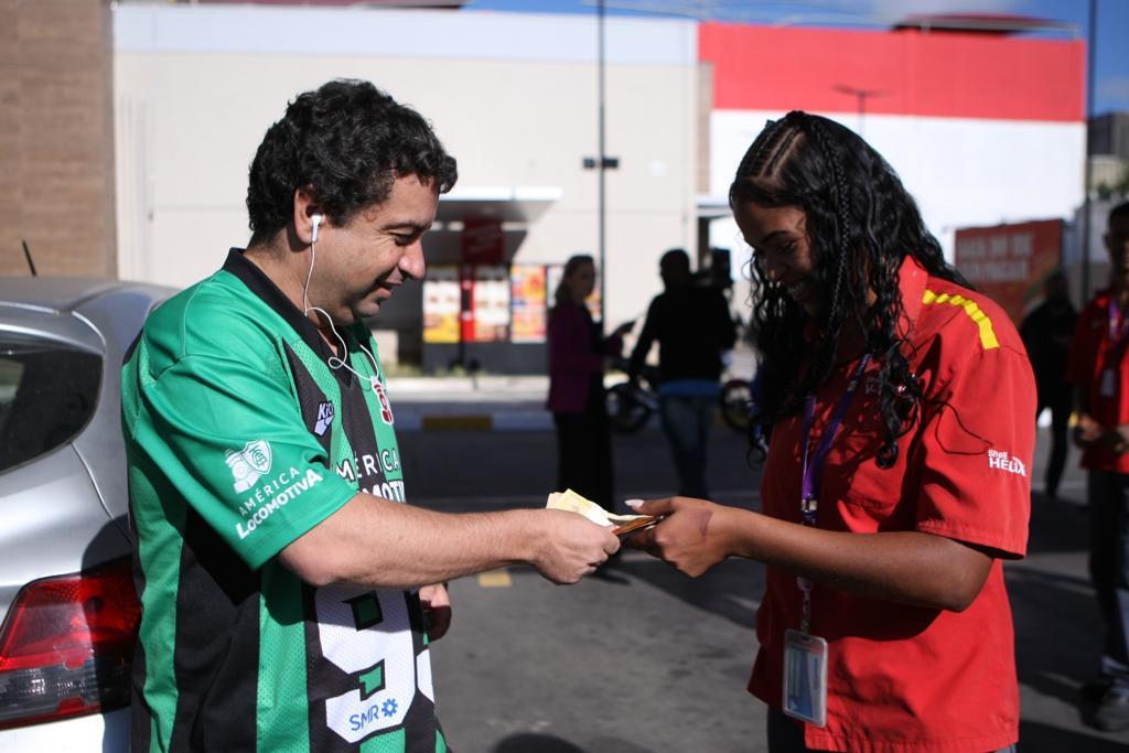 Paulo foi o primeiro a chegar na fila (Valéria Marques/Hoje em Dia)