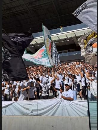 Registro dos torcedores dentro da Arena MRV neste sábado (27) (Reprodução/Instagram Arena MRV)