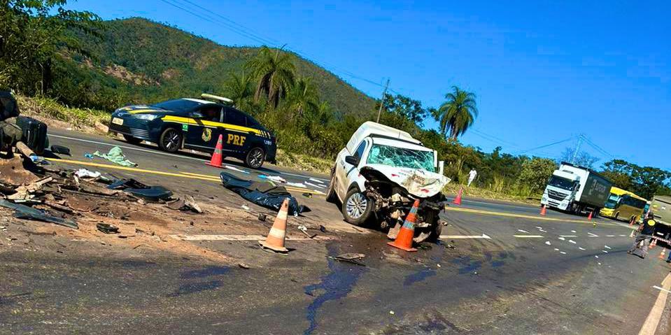 VÍdeo Acidente Entre Carro E Pick Up Deixa Um Morto E Quatro Feridos