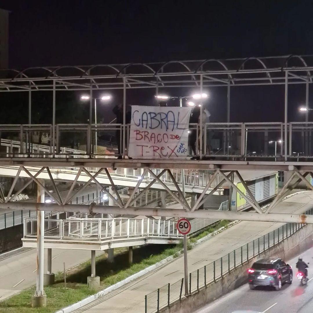 Torcida protesta contra falhas de Rafael Cabral (Reprodução / Instagram Máfia Azul)