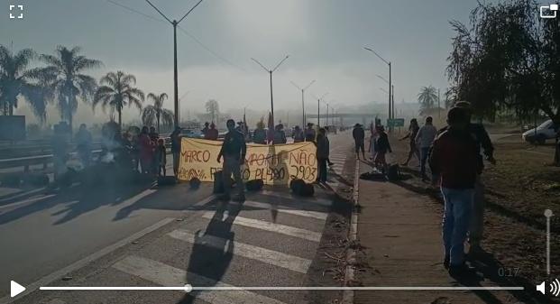 Jornal Minas  Mototaxistas protestam na porta da SARITUR em Nova