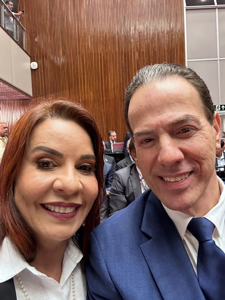 Raquel e Ruy Muniz participaram da comemoração dos 200 anos da criação do parlamento brasileiro na ALMG (Arquivo pessoal / Reprodução)