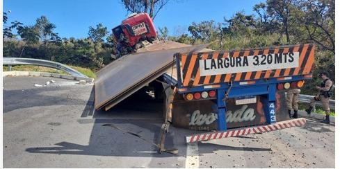 Caminhão utilizou área de escape do Anel Rodoviário neste domingo (Reprodução/ BH Trans)