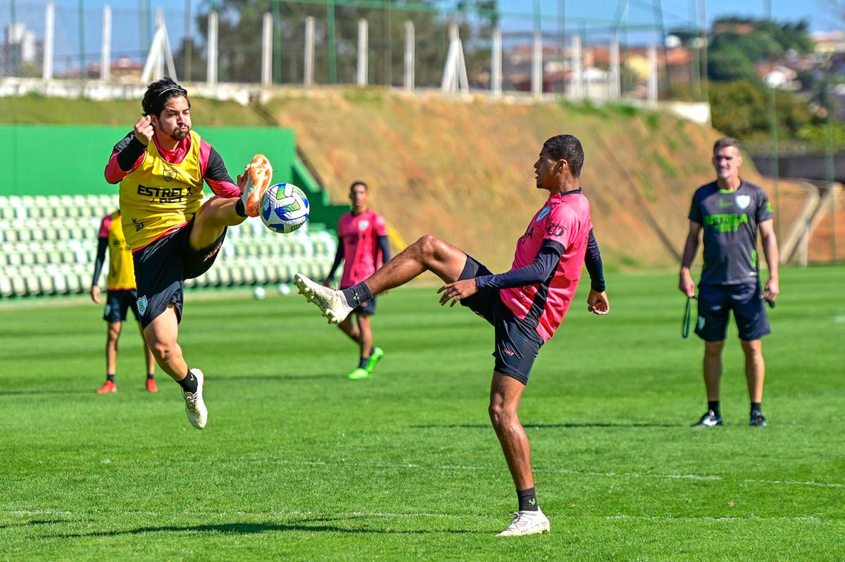 Benítez trabalha com o grupo e vai para o jogo contra o Grêmio (Mourão Panda / América)