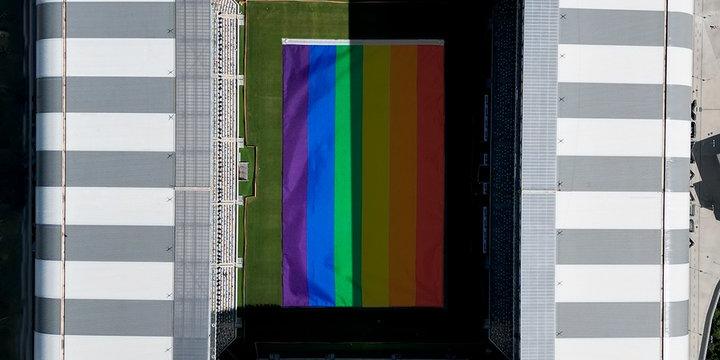 Arena MRV publica foto com bandeira LGBTQIA+ (Reprodução / Twitter Atlético)