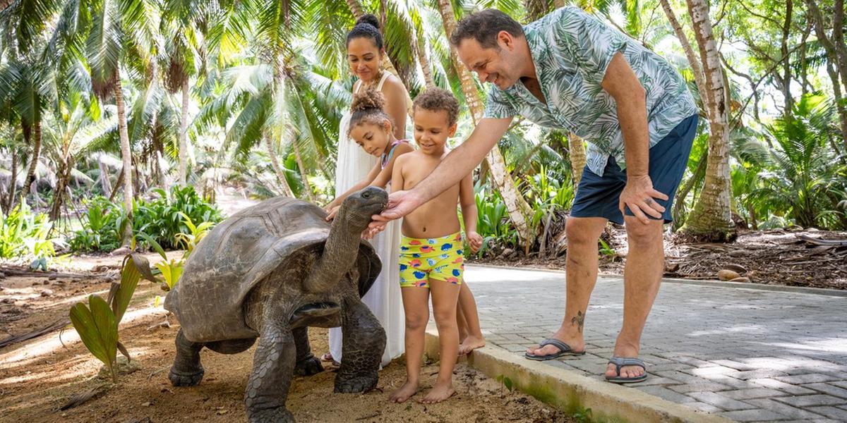 Cada vez mais famílias visitam Seychelles e mostram que o destino é ideal para as férias com crianças e diferentes gerações (Michel Denousse)