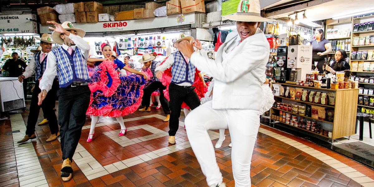 Quadrilha se apresentando no Mercado Central (Divulgação/PBH)