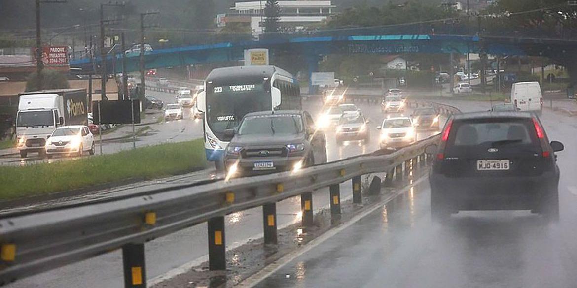 Rodovias estão sendo interditadas em Santa Catarina (Julio Cavalheiro/Arquivo Secom/reprodução Agência Brasil)