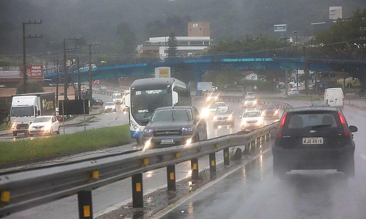 Ciclone Extratropical Causa Problemas Em Santa Catarina E No Rio Grande Do Sul 