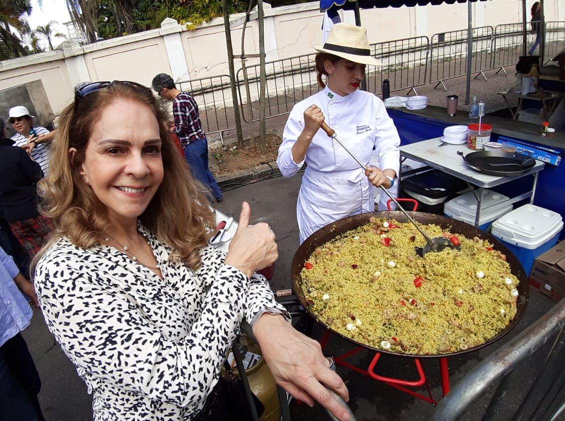 Escritora Silvania Capanema aprovou o ''Ris au porc' (Maurício Vieira / Hoje em Dia)