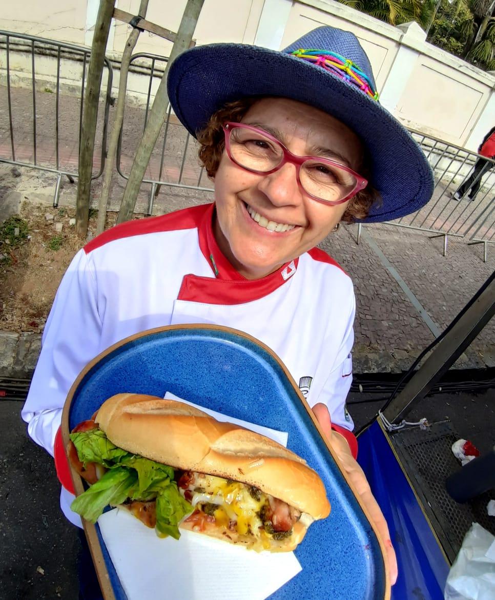 Chef Cidinha Lamounier apresenta o Choripan chic (Maurício Vieira / Hoje em Dia)