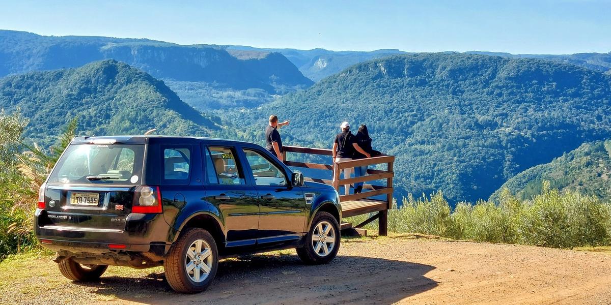 O "Tour Vistas Exclusivas" é realizado em um veículo 4x4, com motorista exclusivo, que pode levar até 4 passageiros por vez (Lucas Castilhos)