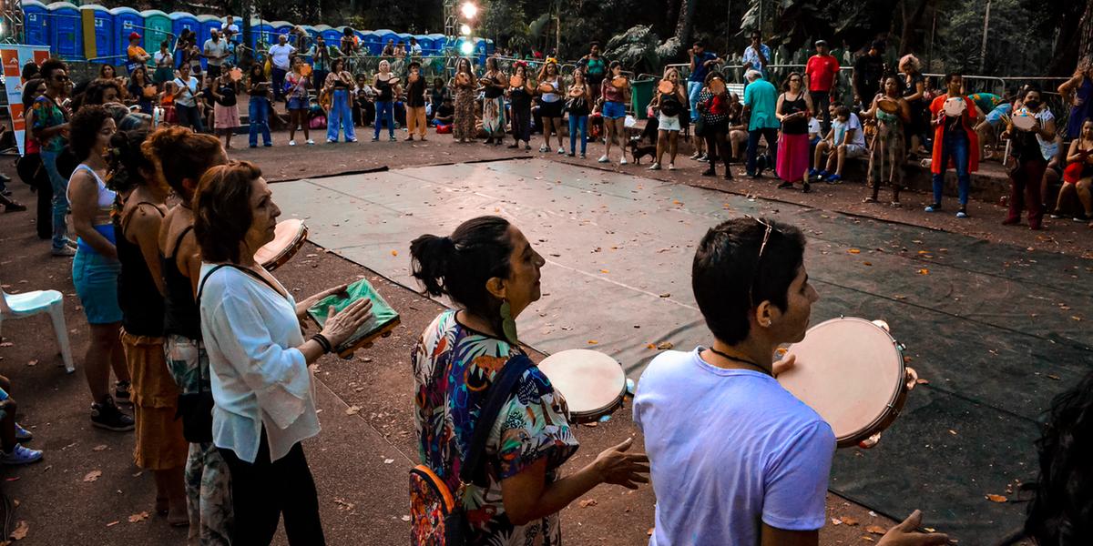 Mulheres de qualquer idade são convidadas a participar gratuitamente dos encontros, numa reunião feita por e para mulheres e suas diversidades (Foto de Calixto / divulgação)