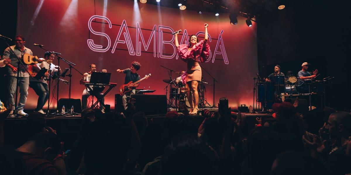 Estreia da turnê "Sambasá - Ao Vivo" foi em junho, no Circo Voador (Rio de Janeiro) (Karyme França / divulgação)