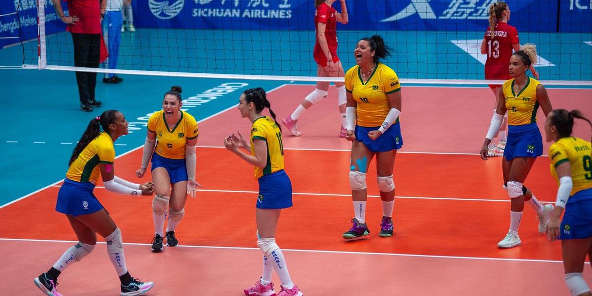 Após estar perdendo por 2 sets a 0, Brasil reage e vira contra Polônia (Saulo Cruz/CBDU)