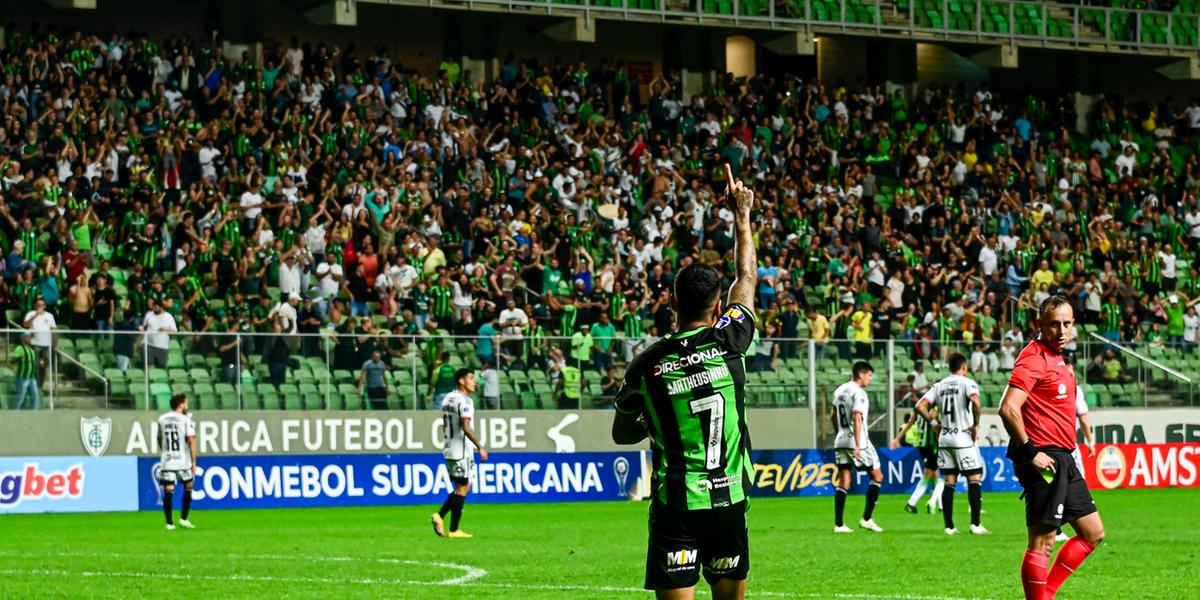 Torcida é peça fundamental para o Coelho vencer no Horto (Mourão Panda /América)