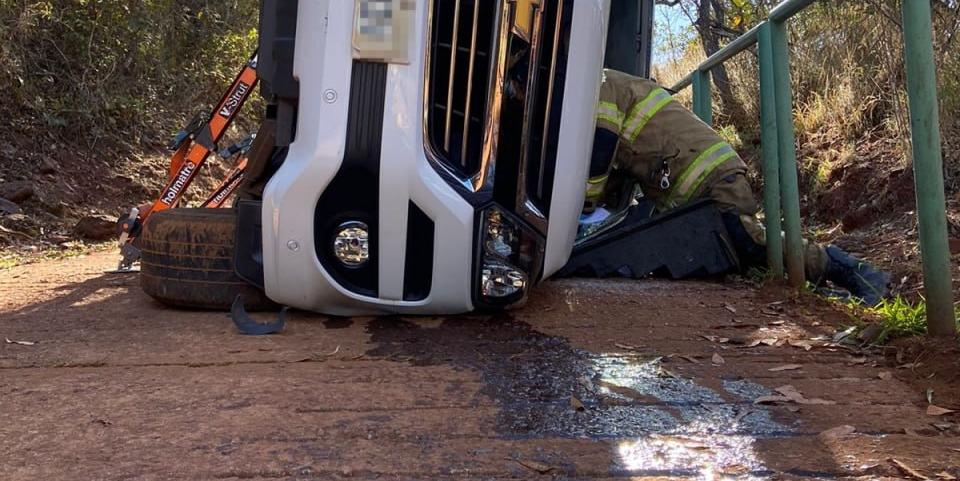 O acidente foi próximo à portaria 1 do Parque das Mangabeiras. (Divulgação/Corpo de Bombeiros)