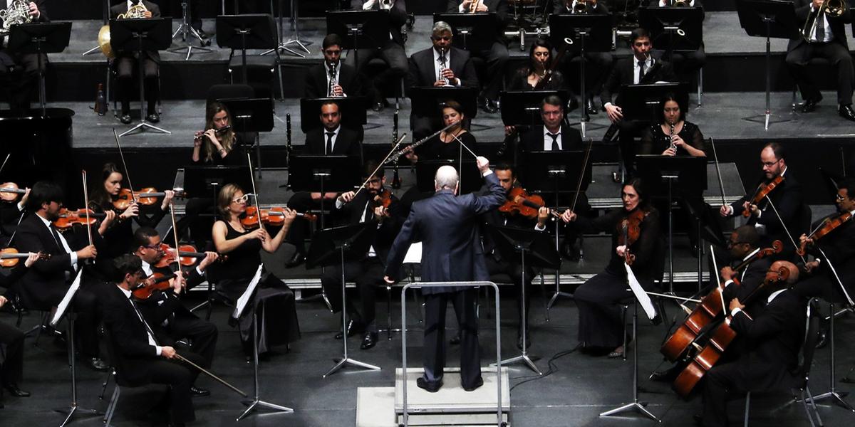 Orquestra Sinfônica de Minas Gerais e Maestro Roberto Tibiriçá (Paulo Lacerda)