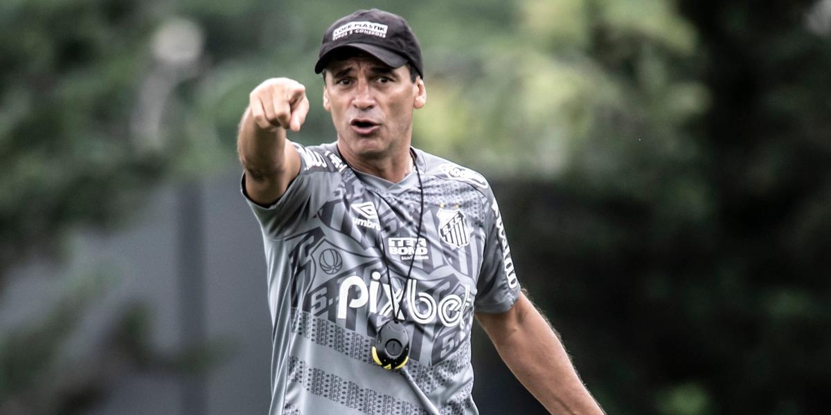 Fabián Bustos não deixou boas recordações na passagem pelo Santos (Ivan Storti / Santos FC)