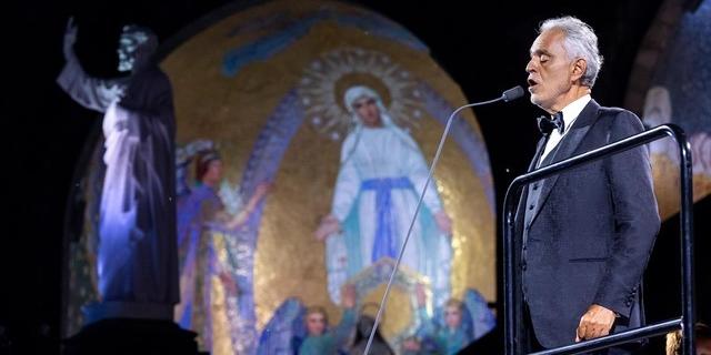 Andrea Bocelli no Santuário Nossa Senhora de Lourdes (Pierre Vincent / divulgação)