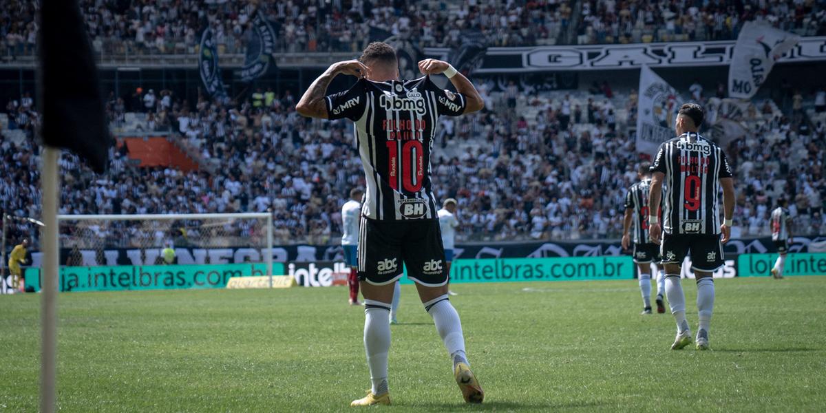 Paulinho entrou com o nome do pai estampado na camisa do Galo (Pedro Souza / Atlético)