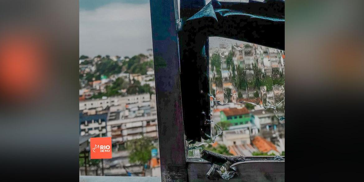 Tiro disparado por policiais mata criança na comunidade do Dendê, no Rio de Janeiro (Rafael Henrique Brito / Rio de Paz)