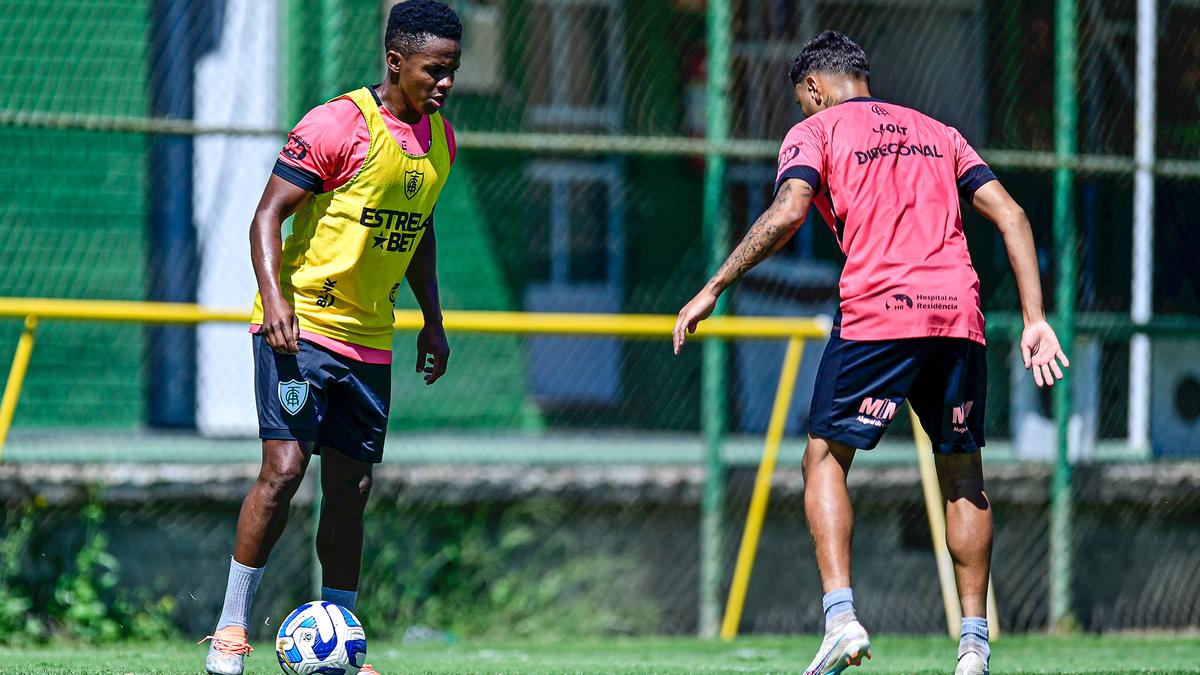 Cazares já realizou o primeiro trabalho em campo com os novos companheiros (Mourão Panda / América)