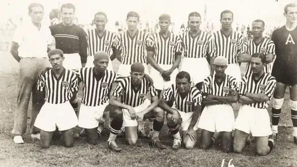 Na véspera de inaugurar a nova casa, clube se torna tricampeão brasileiro (Centro Atleticano de Memória / Atlético)