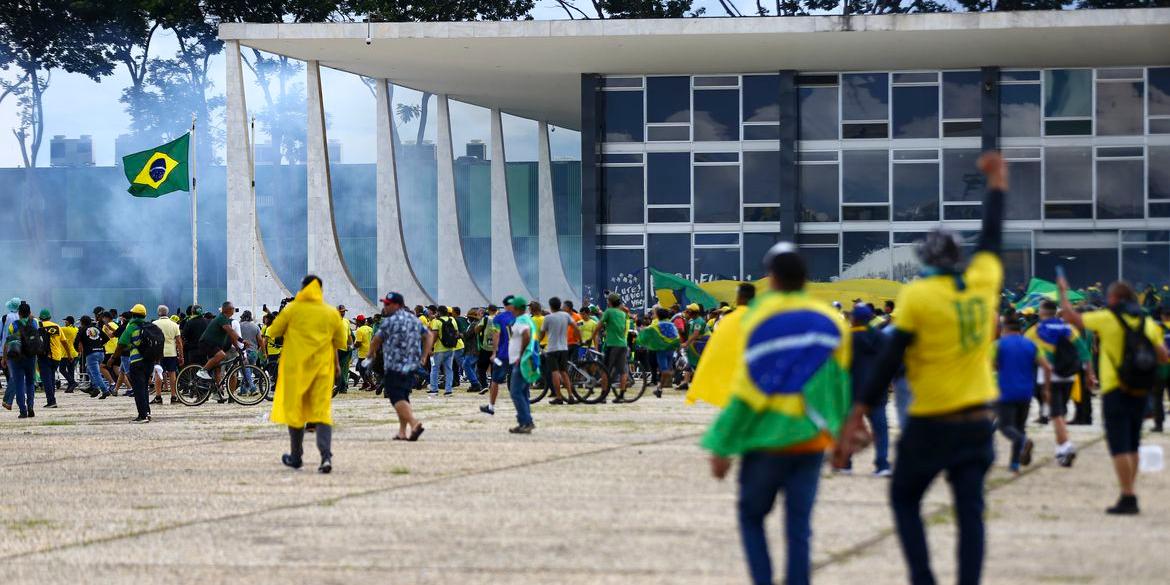 Manifestantes invadem Congresso, STF e Palácio do Planalto (Marcelo Camargo / Agência Brasil)