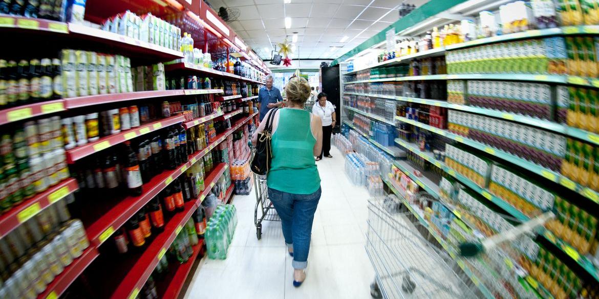 Supermercados, alimentos, cesta básica (EBC / Divulgação)