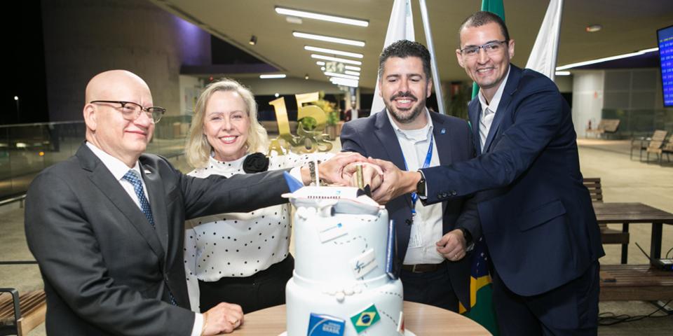 Durante evento, foi celebrado o aniversário e anunciado o aumento da frequência dos voos na cidade a partir de 2024 (COPAAI / divulgação)