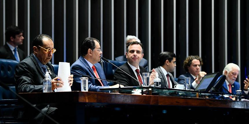 Presidente do Senado, Rodrigo Pacheco (centro), no debate entre governadores e senadores (Roque de Sá / Agência Senado)