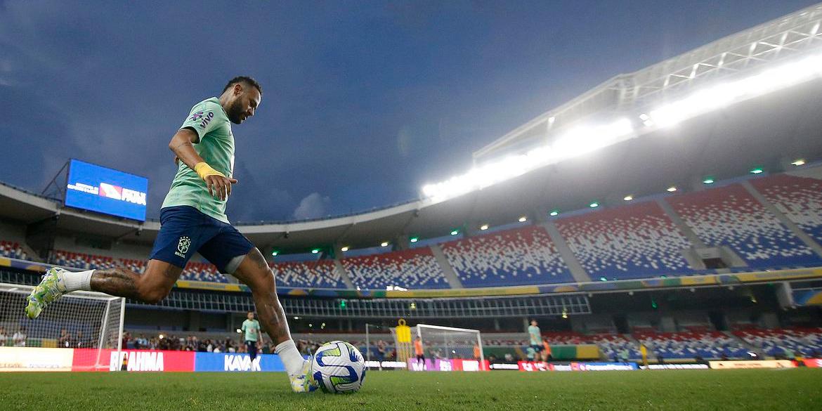 Neymar no treino da Seleção Brasileira no Estádio Mangueirão, Belém do Pará (Vitor_Silva)