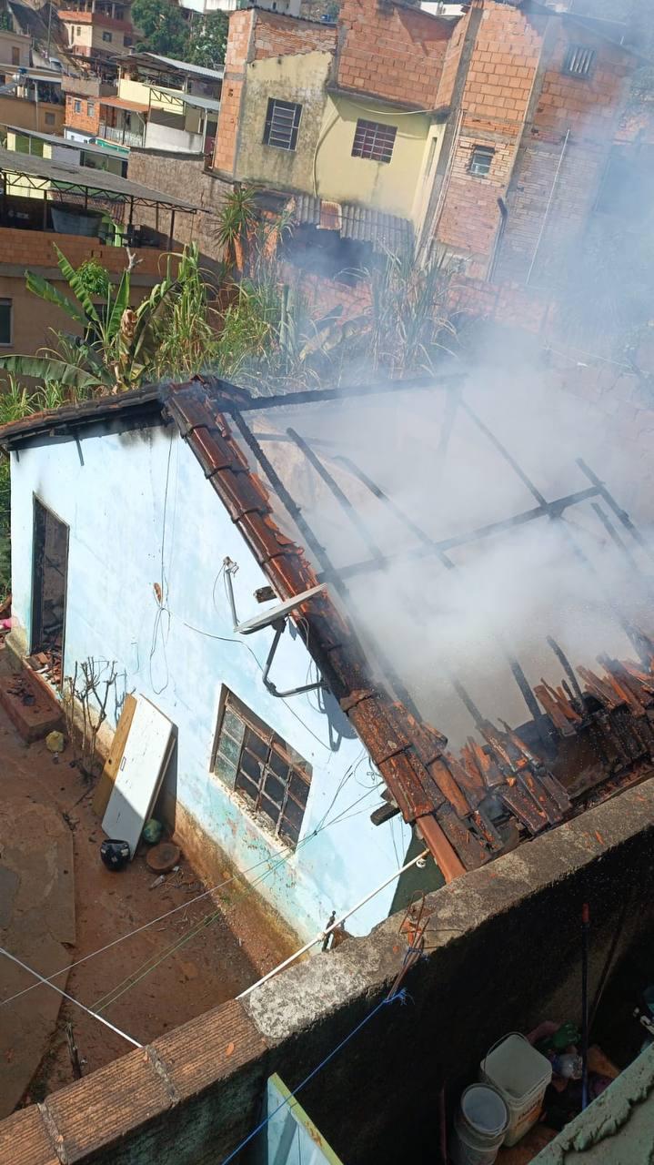 VÍdeo Homem é Preso Suspeito De Usar Gasolina Para Atear Fogo Na Casa Da Ex Mulher Na Grande Bh