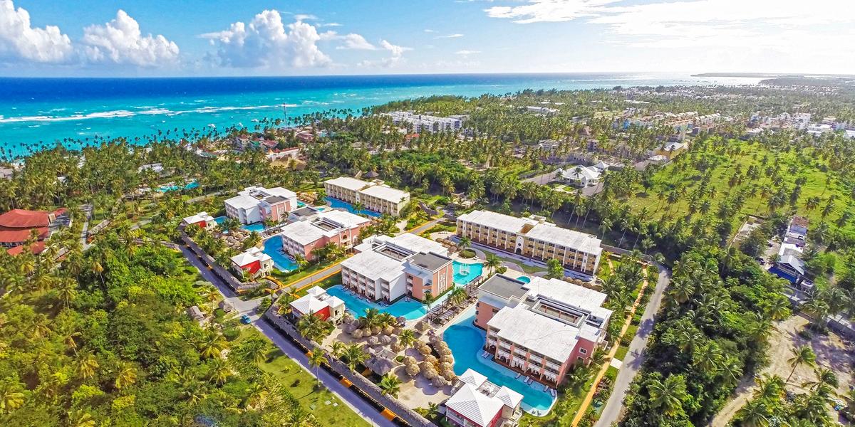 A praia é coberta por uma areia branca e mar azul turquesa (TRS Turquesa Hotel / divulgação)