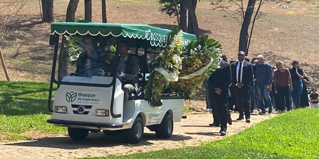 Walewska foi sepultada na manhã deste sábado no cemitério Bosque da Esperança, em BH (Fernando Michel)