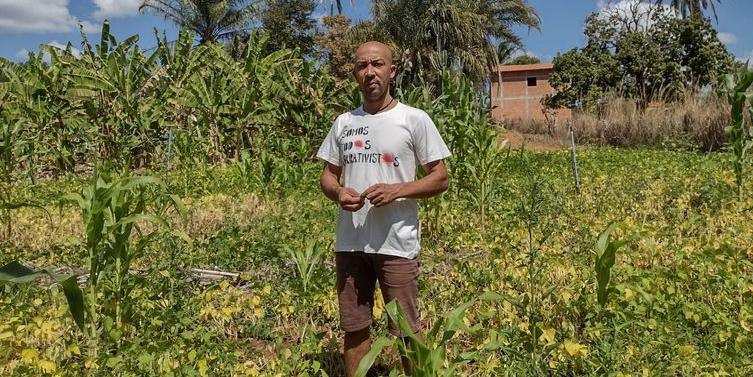 O agricultor Elder Moreira Barreto, da comunidade de Fecho de Clemente, do município de Correntina, na Bahia (Tobias/Acervo Pessoal/Divulgação)