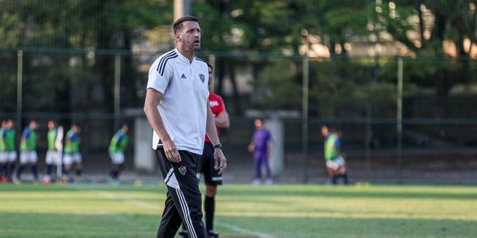 Eduardo Oliveira deixa o comando do sub-20 do Atlético (Divulgação Atlético)