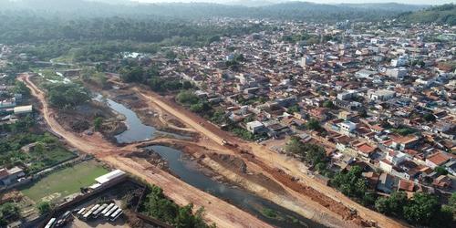 Artigo publicado pela revista Brasil Mineral mostra a dependência que os municípios mineradores têm da CFEM. Compensação deveria ser usada para investimentos em saúde, educação, ciência e tecnologia (Divulgação/Prefeitura)