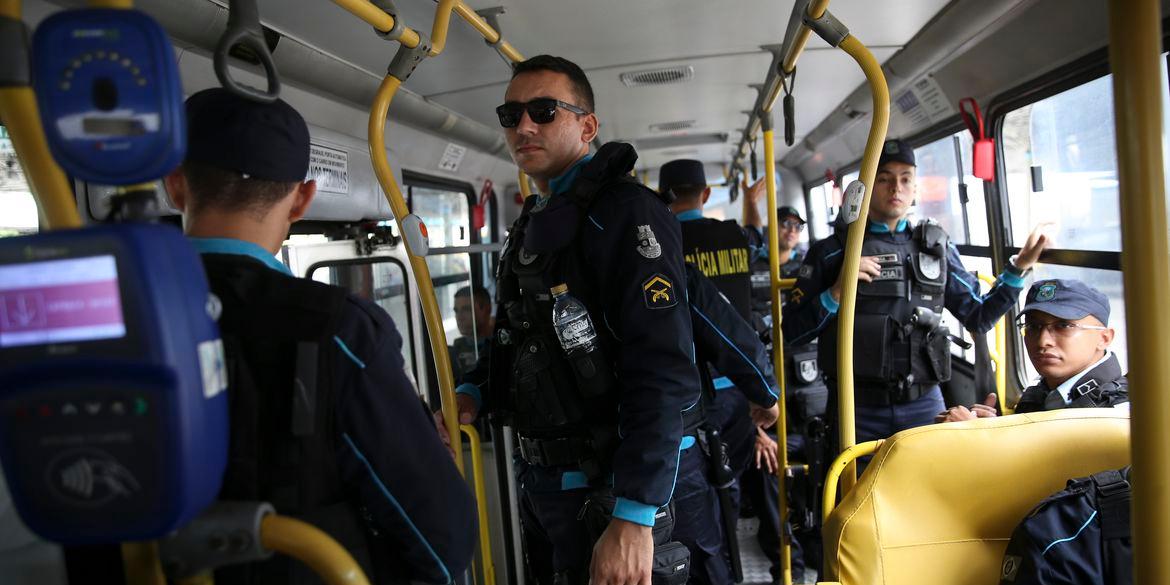 Após a série de ataques no Ceará, a Força Nacional de Segurança Pública está fazendo o policiamento ostensivo nas ruas de Fortaleza, em apoio aos agentes de segurança do estado (José Cruz/Agência Brasil)