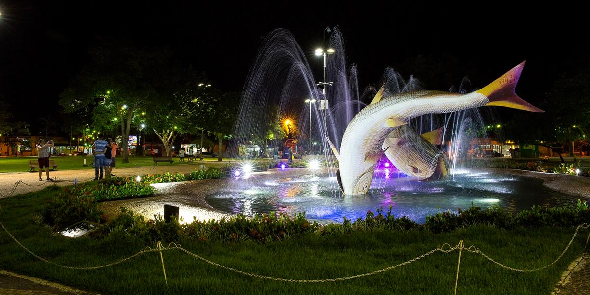 Praça da Liberdade, conhecida pelo Monumento das Pitaputangas (Flávio André)