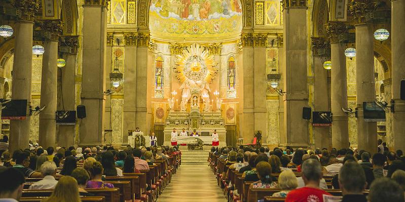 A Basílica de Nazaré abriga a imagem de Nossa Senhora de Nazaré, uma das mais veneradas do país (Bruna Brandão / MTUR)