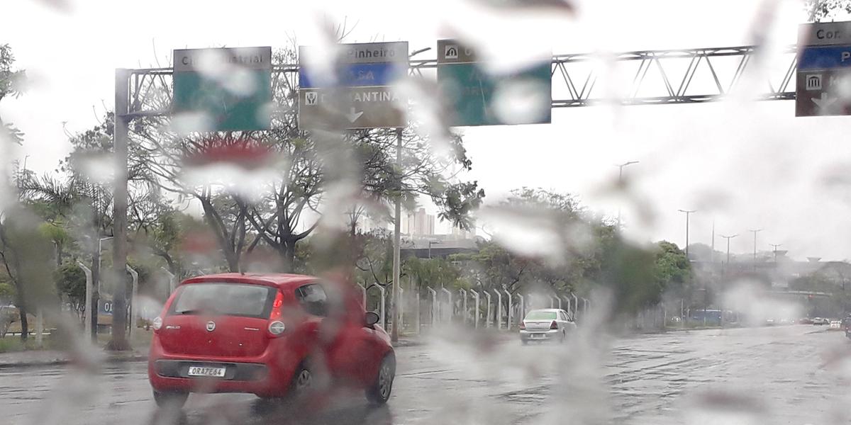 Moradores de BH podem receber os alertas de risco de chuvas fortes, granizo e risco de deslizamentos pelo Canal Público da Defesa Civil (Maurício Vieira / Hoje em Dia)