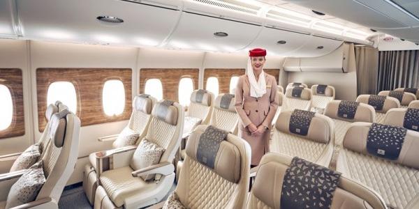 A aeronave modernizada também possui interiores renovados que proporcionam experiência superior em todas as outras cabines, com o novo visual (Emirates / divulgação)